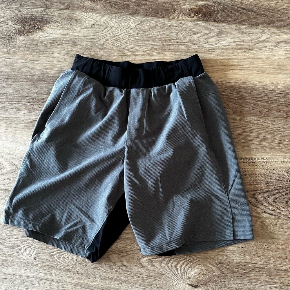 Men’s lined Lululemon shorts